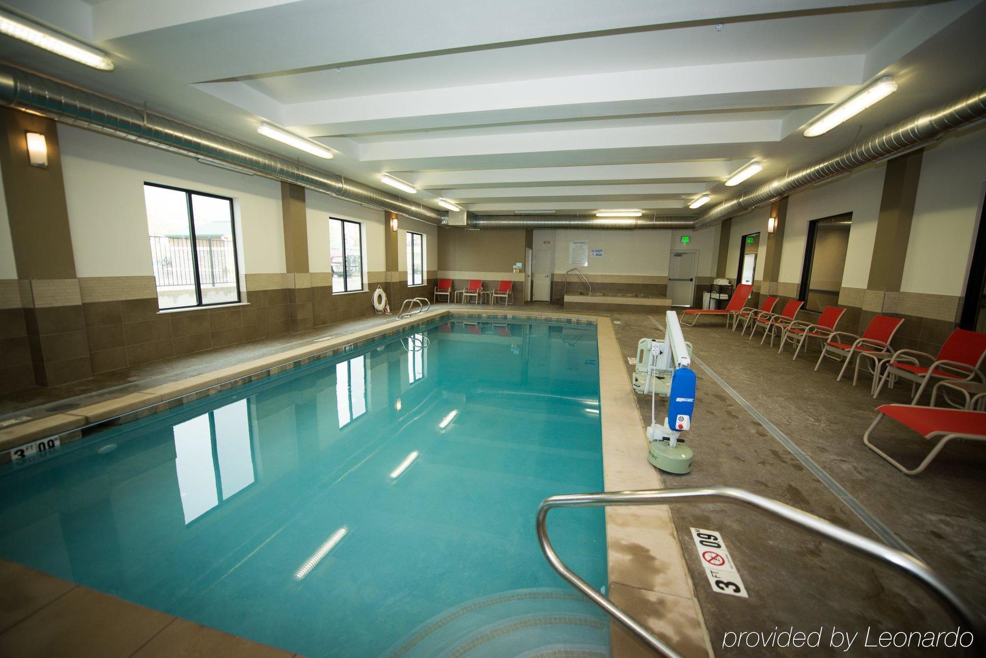 Holiday Inn Express & Suites Denver South - Castle Rock By Ihg Exterior photo
